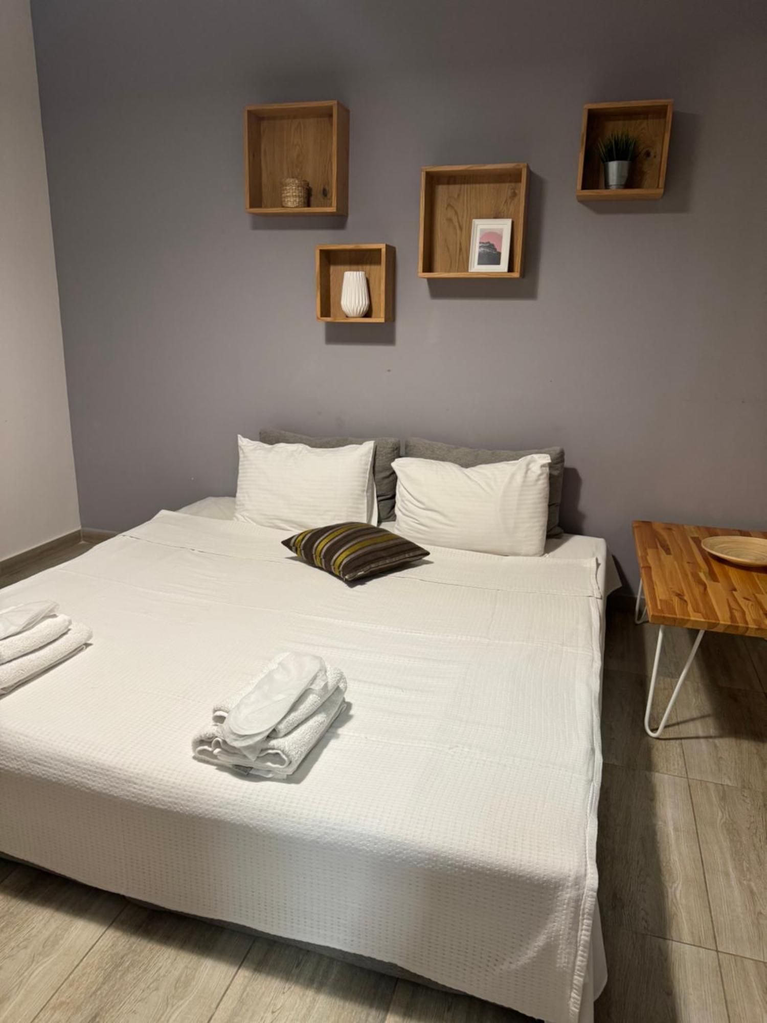 Isalos Suites Néa Péramos Dış mekan fotoğraf