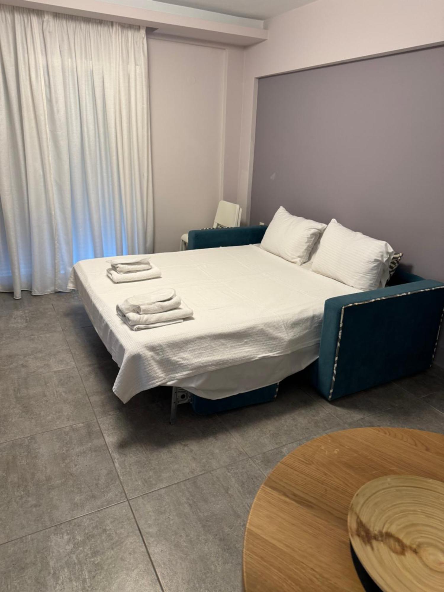 Isalos Suites Néa Péramos Dış mekan fotoğraf